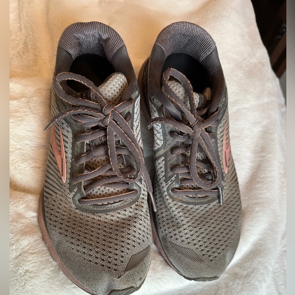 Brooks- Adrenaline GTS XX - Picture 2 of 5